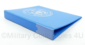 UN VN Verenigde Naties School voor Vredesmissies OCTMAN ringband 4-rings - 27 x 4 x 31,5 cm - gebruikt - origineel