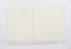 Pasfoto van WO2 Duitse infanterie soldaat met M36 mantel en schirmmutze - 14 x 9 cm - origineel