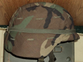 Helmovertrek US Army woodland Helmet cover Ground troops-Parachutist voor  PASGT helm - maat Medium en Large -  origineel
