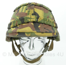 KL Nederlandse leger Special Forces ballistische helm met rigger modified padded liner en woodland overtrek - fabrikant SPE - maat Medium - gebruikt - origineel