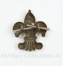 Britse WO2 cap badge Fleur de Lis Manchester Regiment - 3,5 x 3 cm - origineel