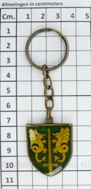 Onbekende sleutelhanger met Militaire Tschako hoofddeksels - 10 x 3,5 cm - origineel