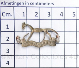 Britse WO2 cap badge Berkshire Regiment -  3,5 x 2 cm - origineel