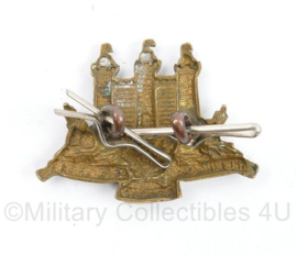 WO2 Britse cap badge The Kings Own Scottish Borderers - 3 x 3,5 cm -  origineel