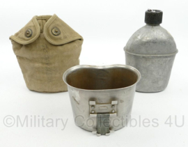 WO2 US Army veldfles set - RVS fles uit 1944, RVS beker uit 1944 en khaki hoes - origineel