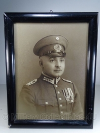 Foto in lijst - 49 x 37  cm.  Reichswehr unteroffizier met spange - origineel!