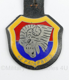 Defensie 42 PAINFBRIG 42 Pantserinfanterie Brigade borsthanger - 7 x 4,5 cm - origineel