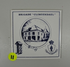 Tegel Koninklijke Marechaussee - Kmar Brigade Clingendael - origineel Nr. 11