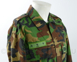 Zuid-Koreaanse leger uniform jas camo met insignes - maat Extra Large - gedragen - origineel