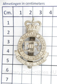 Britse naoorlogse cap badge Royal Military Academy - maker JR Gaunt London - 5,5 x 3,5 cm - origineel