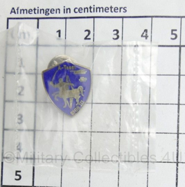 Defensie speld A team SFOR - nieuw in verpakking - 2 x 2 cm - origineel