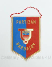 Slowaakse leger Partizan Bardejov vaantje - 18 x 12 cm - licht gebruikt - origineel
