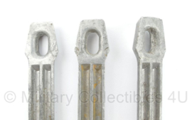 Set van 3 stuks WO2 Duitse aluminium haringen - lengte 25,5 cm - origineel