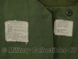 US Army M56 jas met insignes - maat Large/Regular - origineel