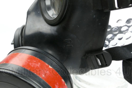 KL Nederlandse leger AMF12 gasmaskerset met oefenfilter (tegen traangas) en gevechtsfilter (tht 2029) met woodland tas - maat 2 = middel - origineel