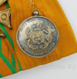 Medaille balk Koninklijke marine trouwe dienst zilver en KNBLO Marsvaardigheid medaille  - 7,5 x 6,5 cm -origineel