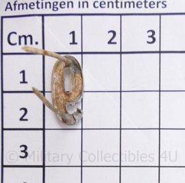 Wo2 Eenheid nummer  9 metaal - 2 x 1 cm - origineel