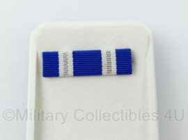 Defensie ISAF NATO medal baton in origineel doosje - 17,5 x 6 cm - origineel