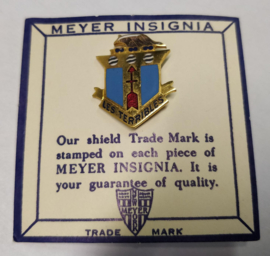 US Army 128th Infantry Regiment Les Terribles G unit crest metaal - 2,8 x 2,4 cm - maker Meyer - origineel