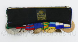 KM Koninklijke Marine medaille balk met 8 medailles in doosje - 20 x 2 x 9 cm - origineel