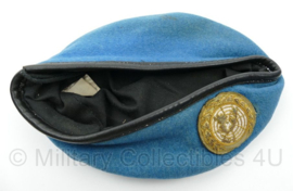 VN UN United nations Baret met custom metaaldraad embleem - maat 56 - origineel