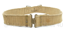 Britse P37 Koppel khaki webbing met gouden gespen - origineel net naoorlogs