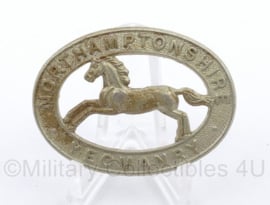 Britse WO2 cap badge Northamptonshire Yeomanry  - 5 x 4 cm - origineel