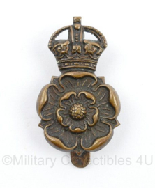 WO2 Britse cap badge Yorkshire Dragoons - Kings Crown - 4,5 x 2,5 cm -  origineel