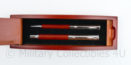 Defensie Deluxe pennenset Het RAKA overleg Regimentsadjudanten en Korpsadjudanten Overleg  - 21,5 x 6,5 x 3,5 cm - origineel