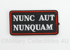 KCT Korps Commandotroepen Nunc Aut Nunquam embleem met klittenband - 7,5 x 4 cm - onofficieel model