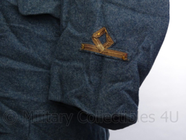 Italiaanse luchtmacht mantel met rang "2nd lieutenant" - mooie metaaldraad insignes - maat L - origineel