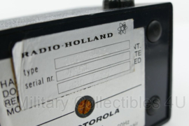 Vintage Motorola NLN 8411A met lader - 11,5 x 7 x 13 cm - gebruikt - origineel