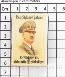 WO2 Duits luciferdoosje van echt hout - Deutschlands Fuhrer - afmeting 6 x 4 cm - replica