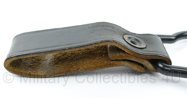 KMAR Koninklijke Marechaussee MAG baton en zaklamp houder - 6 x 1,5 x 16 cm - gebruikt - origineel