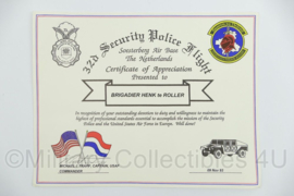 USAF 32n Security Police Flight Certificate voor Nederlandse Militair - 28 x 21,5 cm - zeldzaam - origineel