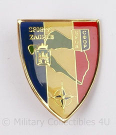 Franse NATO SFOR-SC Zagreb speldje - 5 x 4 cm - origineel