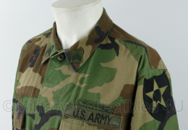 US Army Woodland 2nd Infantry Division uniform met Combat Infantry badge - medium long - origineel