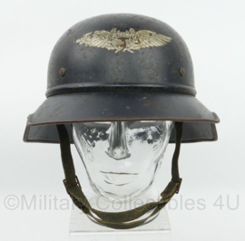 WO2 Duitse Luftschutz helm met originele verf, liner en decal - origineel