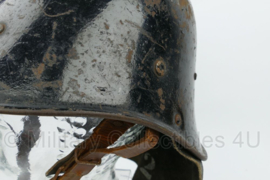 Nederlandse voor 1940 overgeschilderde M27 helm doorgebruikt door de BB  -  origineel