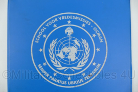 UN VN Verenigde Naties School voor Vredesmissies OCTMAN ringband 4-rings - 27 x 4 x 31,5 cm - gebruikt - origineel