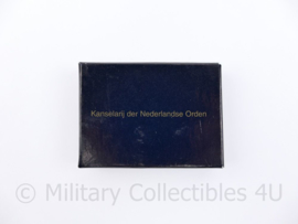 Defensie lege medaille doos - Kanselarij der Nederlandsche Orden voor Trouwe Dienst medaille - 8 x 6 cm - origineel