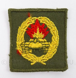 KL Landmacht Pantserbestrijdingssystemen embleem - afmeting 4,5 x 5 cm - origineel