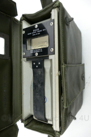 EKCO Survey Meter Radiac No. 2  M. D 1 1958 Geigerteller met schoudertas en BB Amsterdam handleiding -  27 x 12 x 18 cm - origineel