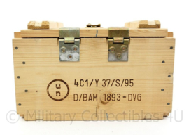 Koninklijke Marine houten kist met lege houders voor acoustic underwater grenade - kist 23 x 27 x 36,5 cm - origineel