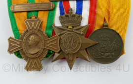Medaille balk met Medaille voor Krijgsverrichtingen, Ereteken voor orde en Vrede met gesp en trouwe dienst medaille - 10 x 7,5 cm - origineel