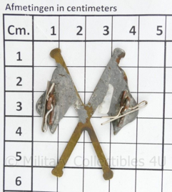 WO2 Britse Cap badge onbekend - 4 x 5 cm - origineel