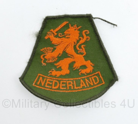 Defensie  NEDERLAND mouwleeuw embleem - onbekend model - 8 x 8,5 cm - origineel