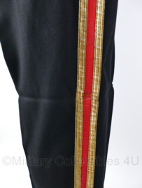 Onbekende militaire ceremoniële broek met goud met rode bies - maat 86 cm omtrek - origineel