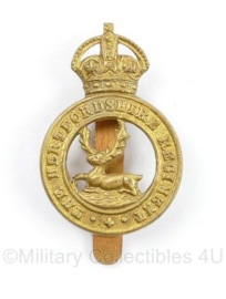 WO2 Britse cap badge The Hertfordshire Regiment - Maker JR Gaunt Birmingham- Kings Crown - 5 x 4 cm -  origineel