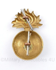 Britse cap badge Royal Northumberland Fusiliers - 4,5 x 3 cm - origineel